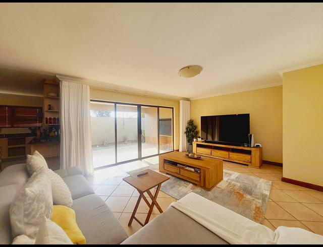 4 BEDROOM FREEHOLD FOR SALE IN CARLSWALD NORTH ESTATE